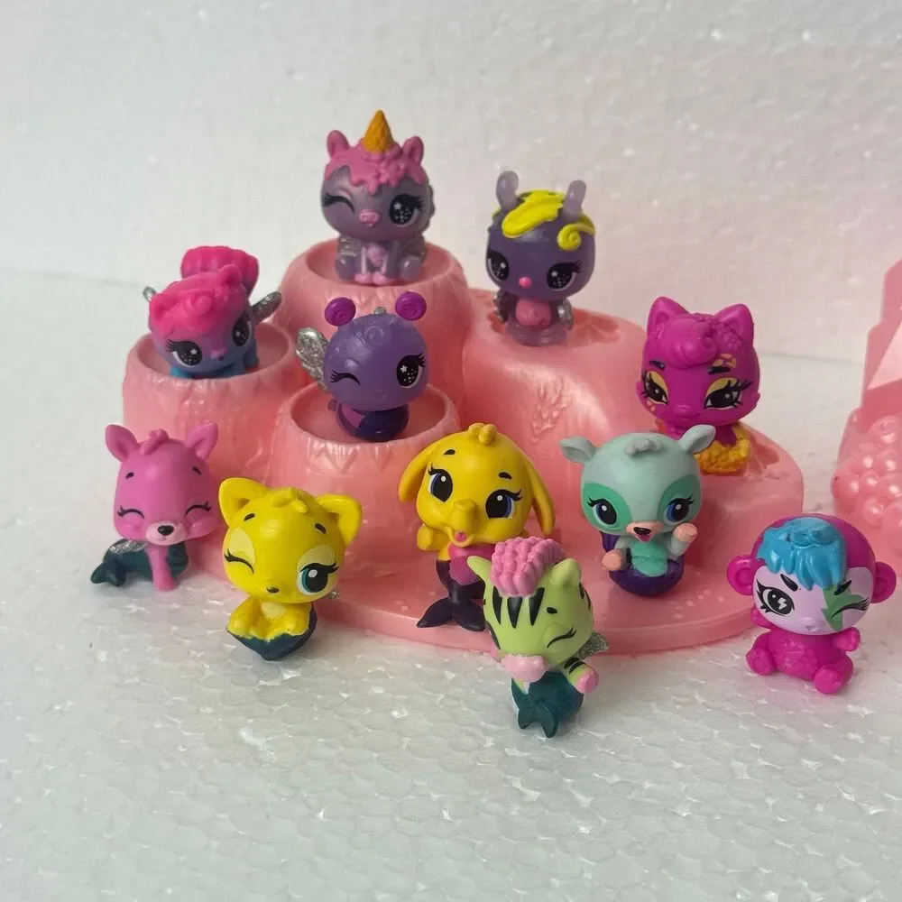 Hatchimals Colleggtibles, Mermal Magic Underwater Aquarium with 11 Exclusive Cha